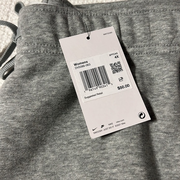 NIKE Women's Sportswear Jersey Shorts gray size 4X plus size standard fit NWT - Picture 3 of 10